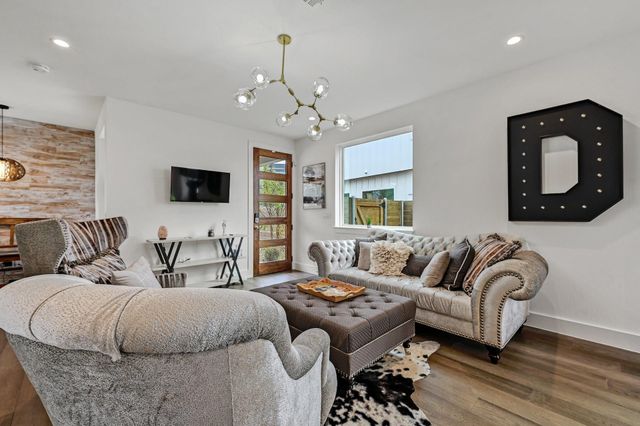 201 Tillery SQ 2, Austin, TX 78702