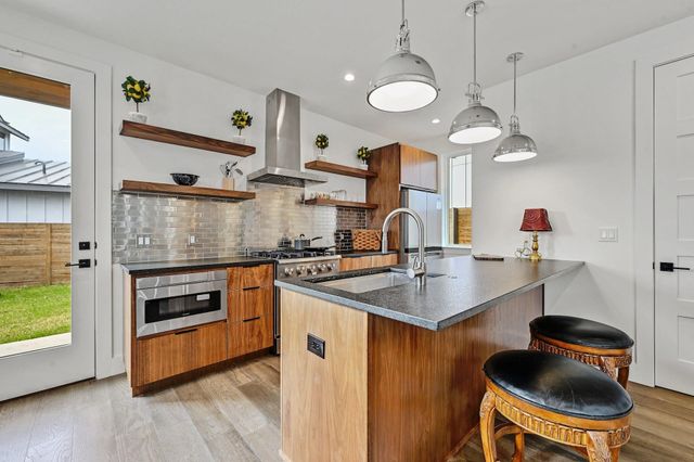 201 Tillery SQ 2, Austin, TX 78702