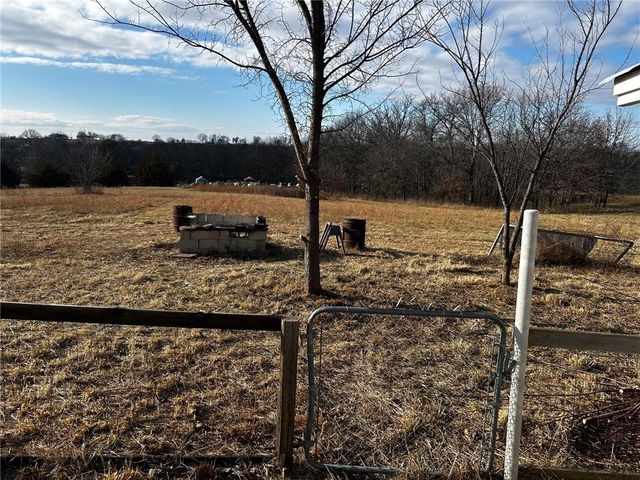 7135 NW Kidder Road, Kidder, MO 64649