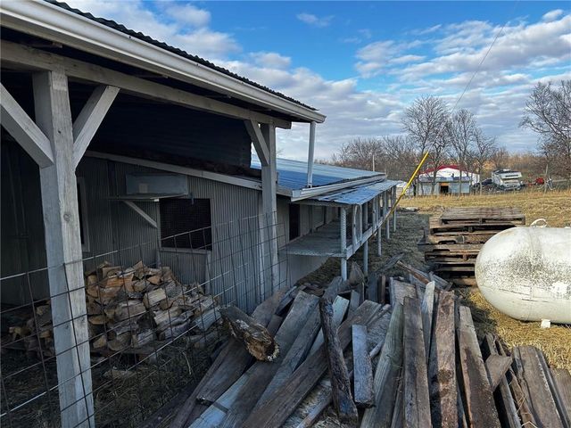 7135 NW Kidder Road, Kidder, MO 64649