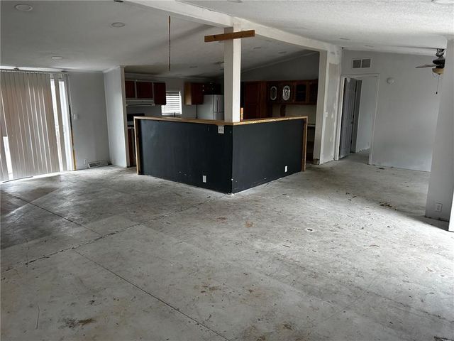 7135 NW Kidder Road, Kidder, MO 64649