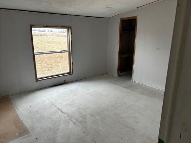 7135 NW Kidder Road, Kidder, MO 64649