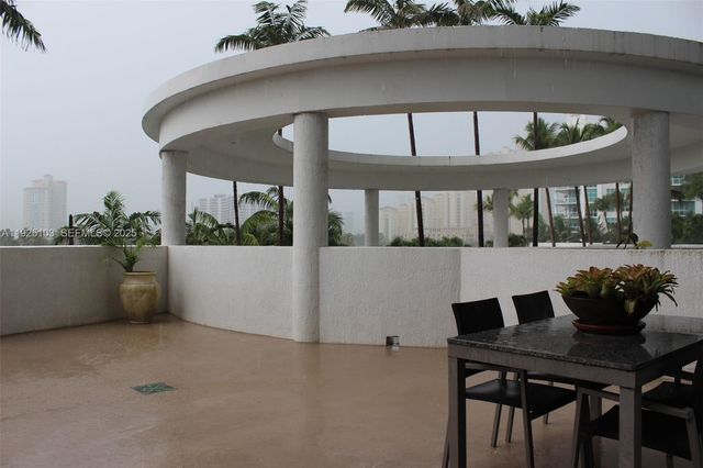 3029 NE 188th St 411, Aventura, FL 33180