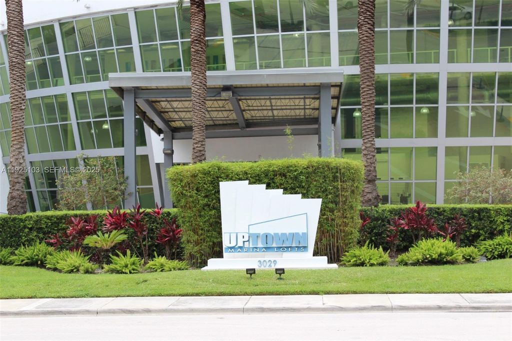 3029 NE 188th St 411, Aventura, FL 33180