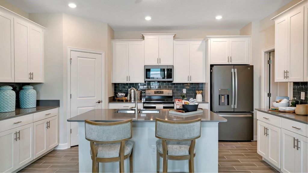 Image 2 of property listing at 3273 WHOLENESS WAY, Clermont, FL 34714