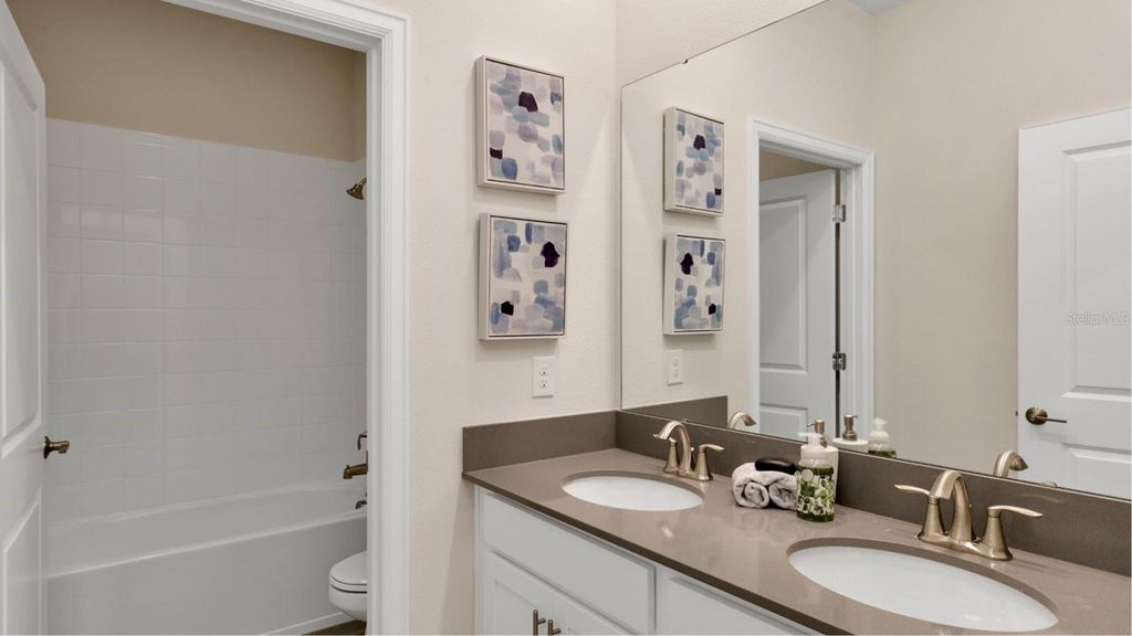 Image 10 of property listing at 3273 WHOLENESS WAY, Clermont, FL 34714