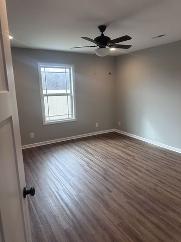 1525 Green Ln, Shelbyville, TN 37160