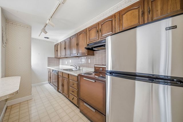 114 Evans Rd 5, Boston, MA 02135