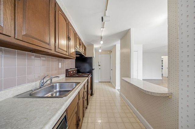 114 Evans Rd 5, Boston, MA 02135