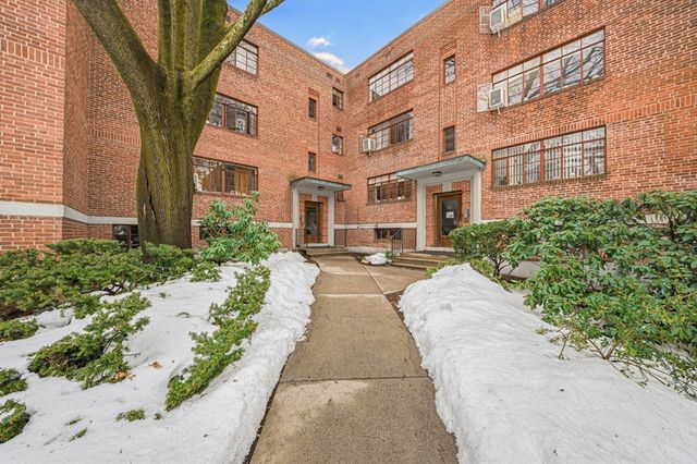 114 Evans Rd 5, Boston, MA 02135