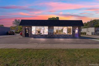 6683 Middlebelt Rd, Garden City, MI 48135