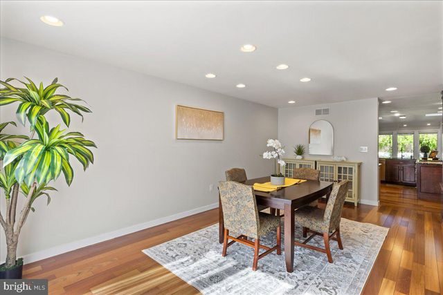 2 POLLAK COURT, Cranbury, NJ 08512