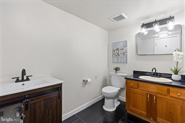 2 POLLAK COURT, Cranbury, NJ 08512