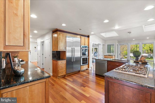 2 POLLAK COURT, Cranbury, NJ 08512