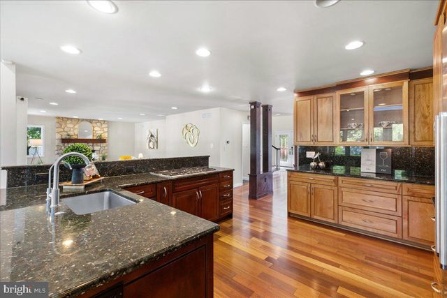 2 POLLAK COURT, Cranbury, NJ 08512