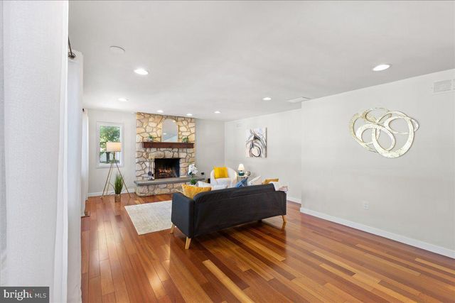2 POLLAK COURT, Cranbury, NJ 08512