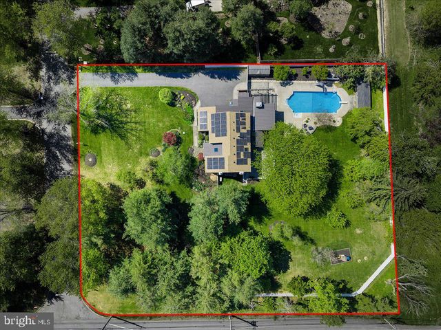 2 POLLAK COURT, Cranbury, NJ 08512