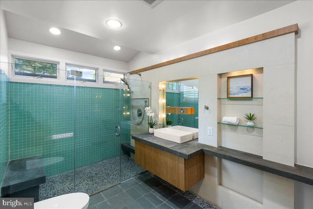 2 POLLAK COURT, Cranbury, NJ 08512