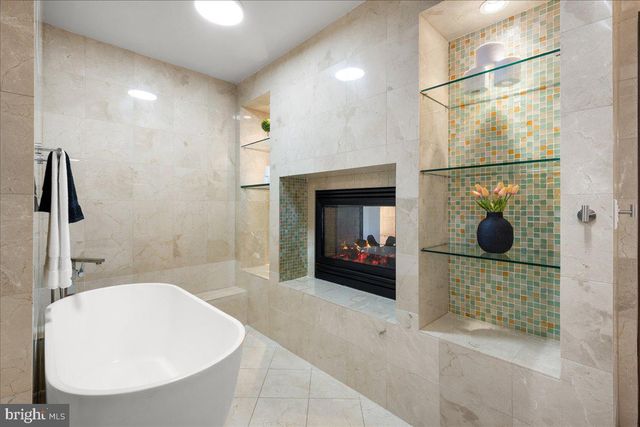 2 POLLAK COURT, Cranbury, NJ 08512