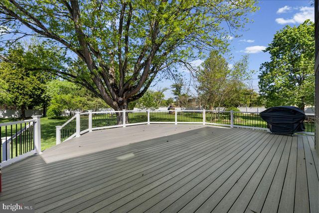 2 POLLAK COURT, Cranbury, NJ 08512