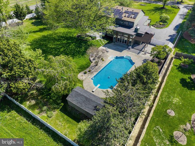 2 POLLAK COURT, Cranbury, NJ 08512