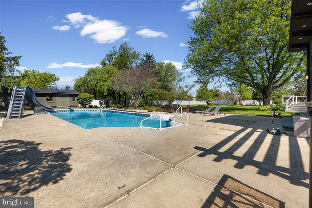2 POLLAK COURT, Cranbury, NJ 08512