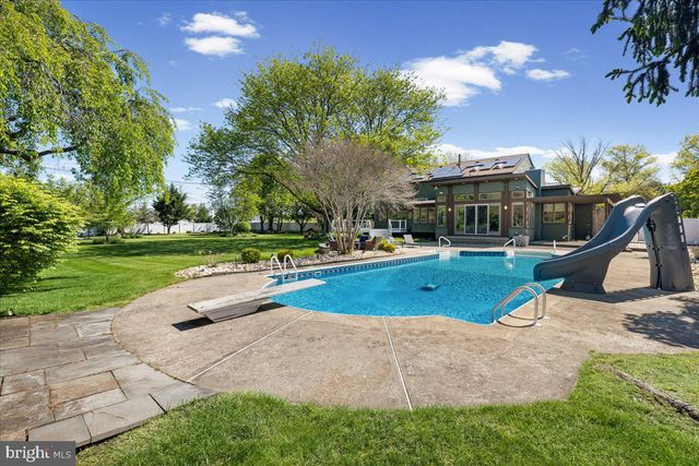 2 POLLAK COURT, Cranbury, NJ 08512