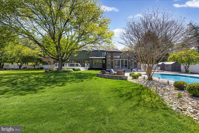 2 POLLAK COURT, Cranbury, NJ 08512
