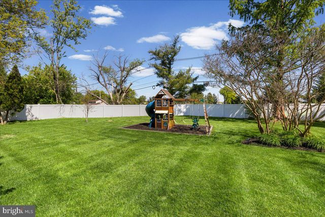 2 POLLAK COURT, Cranbury, NJ 08512