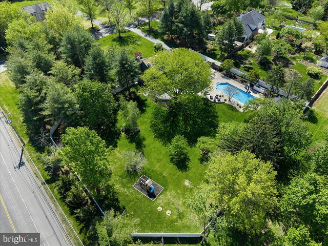 2 POLLAK COURT, Cranbury, NJ 08512