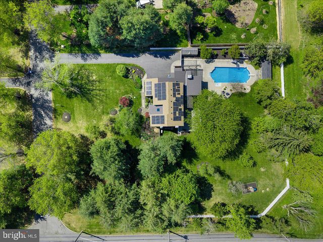 2 POLLAK COURT, Cranbury, NJ 08512