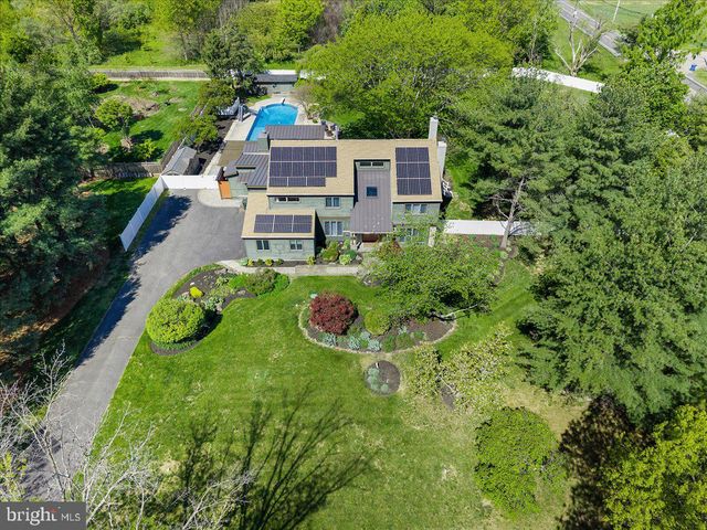 2 POLLAK COURT, Cranbury, NJ 08512