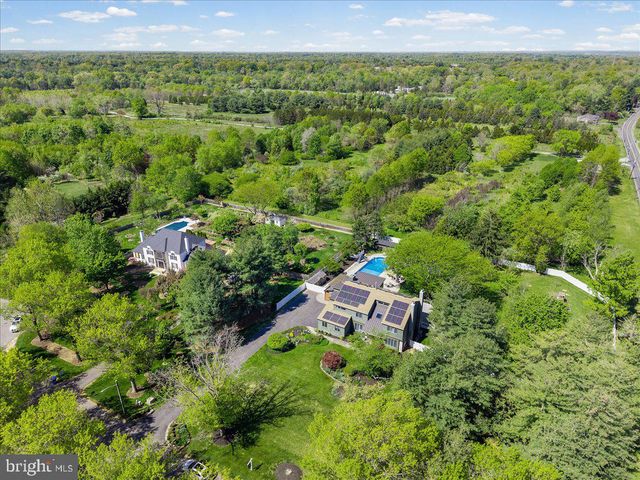 2 POLLAK COURT, Cranbury, NJ 08512