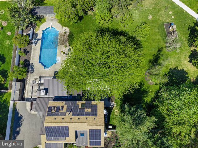 2 POLLAK COURT, Cranbury, NJ 08512