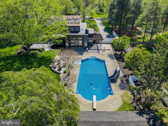 2 POLLAK COURT, Cranbury, NJ 08512