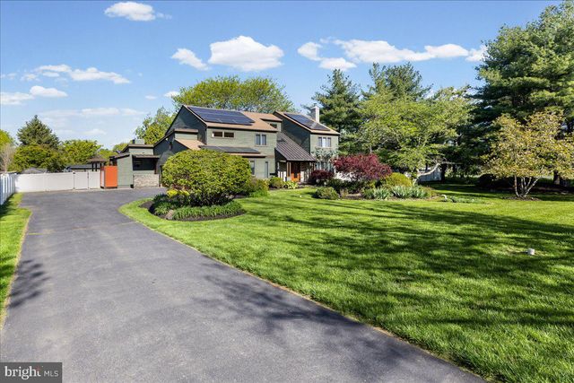 2 POLLAK COURT, Cranbury, NJ 08512