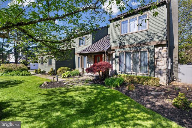 2 POLLAK COURT, Cranbury, NJ 08512