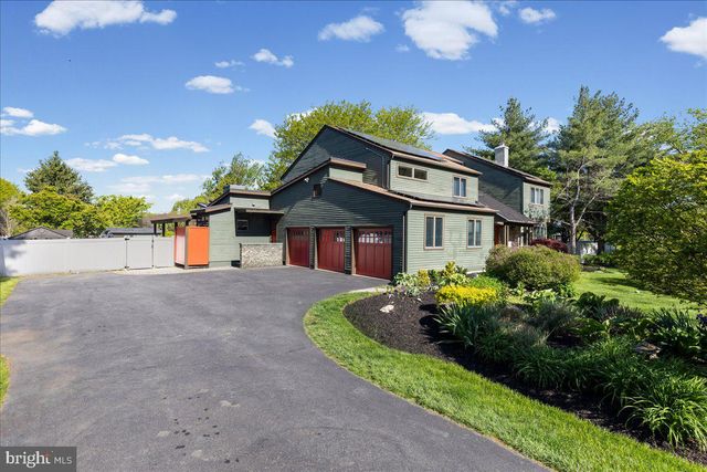 2 POLLAK COURT, Cranbury, NJ 08512