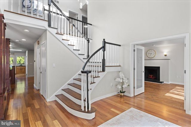 2 POLLAK COURT, Cranbury, NJ 08512