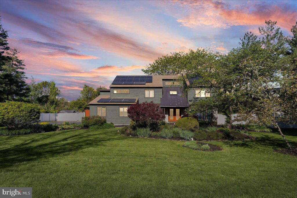 2 POLLAK COURT, Cranbury, NJ 08512