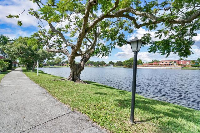 701 Laconia Circle B, Lake Worth, FL 33467