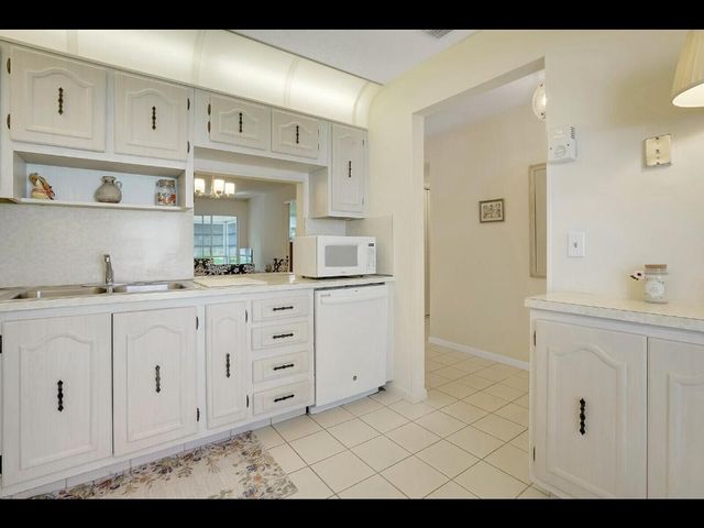 701 Laconia Circle B, Lake Worth, FL 33467