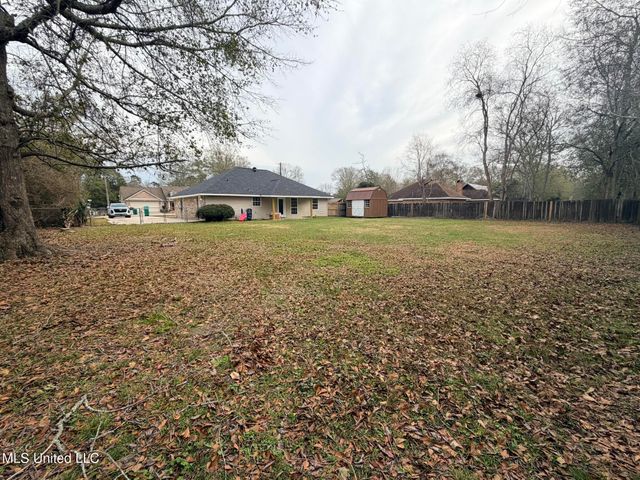 103 Greenbriar Lane, Carriere, MS 39426