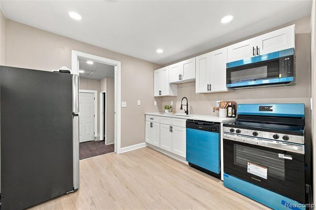 11420 Maxwell Avenue, Warren, MI 48089