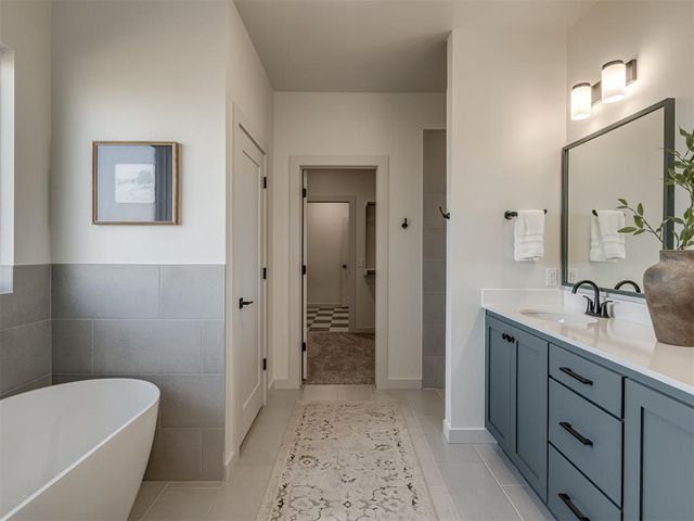 16033 Navarra Way, Oklahoma City, OK 73170