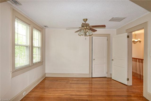 2036 1St SW Avenue, Hickory, NC 28602