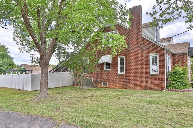 2036 1St SW Avenue, Hickory, NC 28602