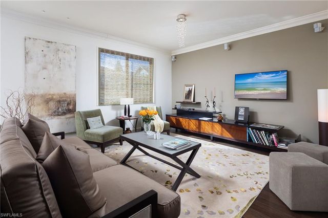 450 10th AVE S, Naples, FL 34102