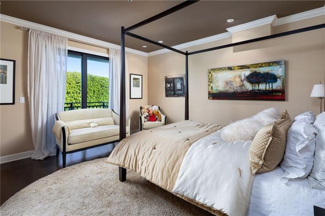 450 10th AVE S, Naples, FL 34102