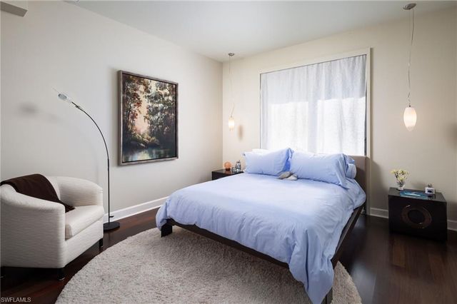 450 10th AVE S, Naples, FL 34102